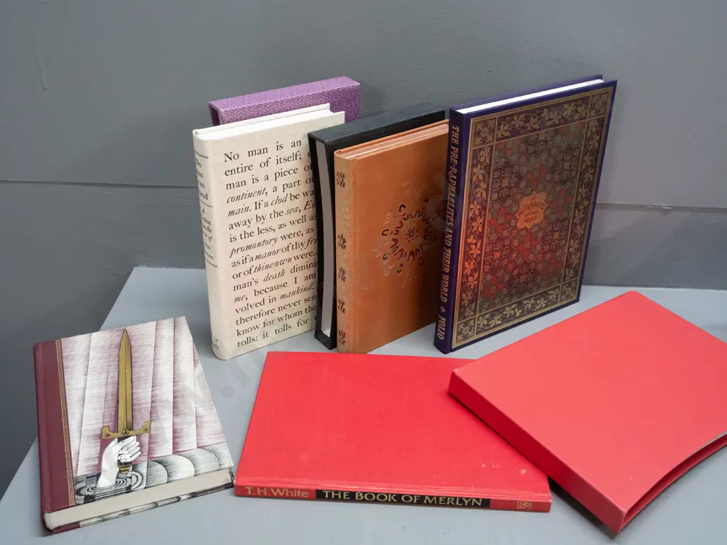 5 Folio Society books, 3 with slip-cases: The Pre-Raphaelites, poetry of John Donne, Book of Merlyn, At the Court of Image 1++