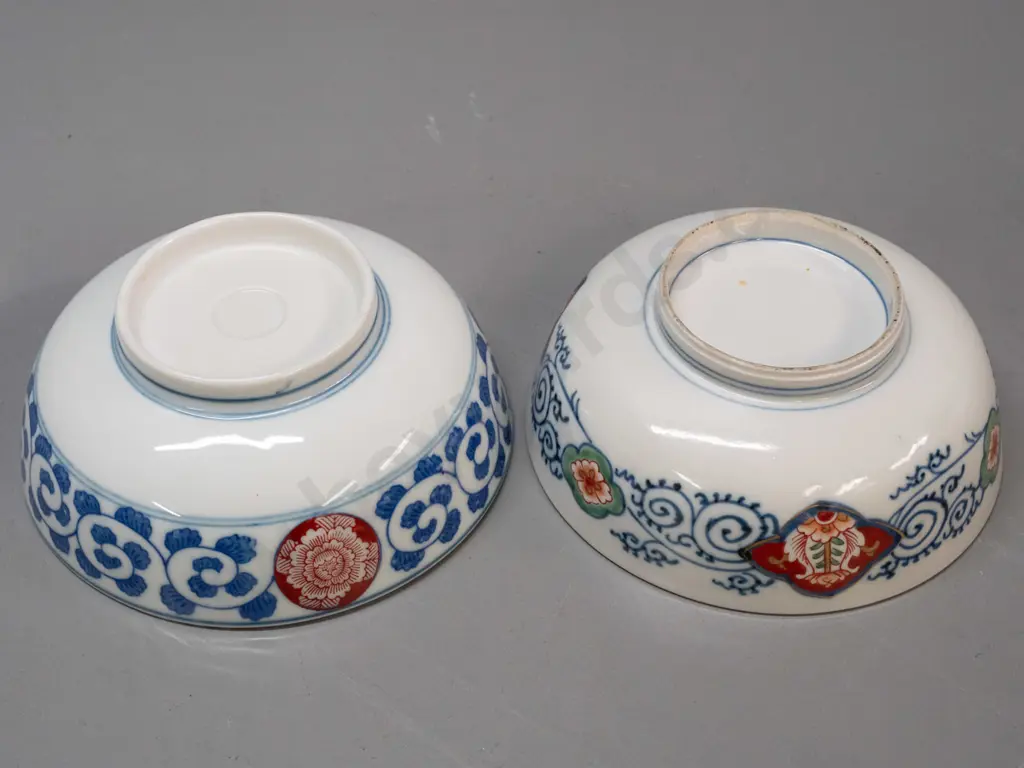 2 Imari pattern footed bowls, one slightly taller H-70 D-180 Image 1++