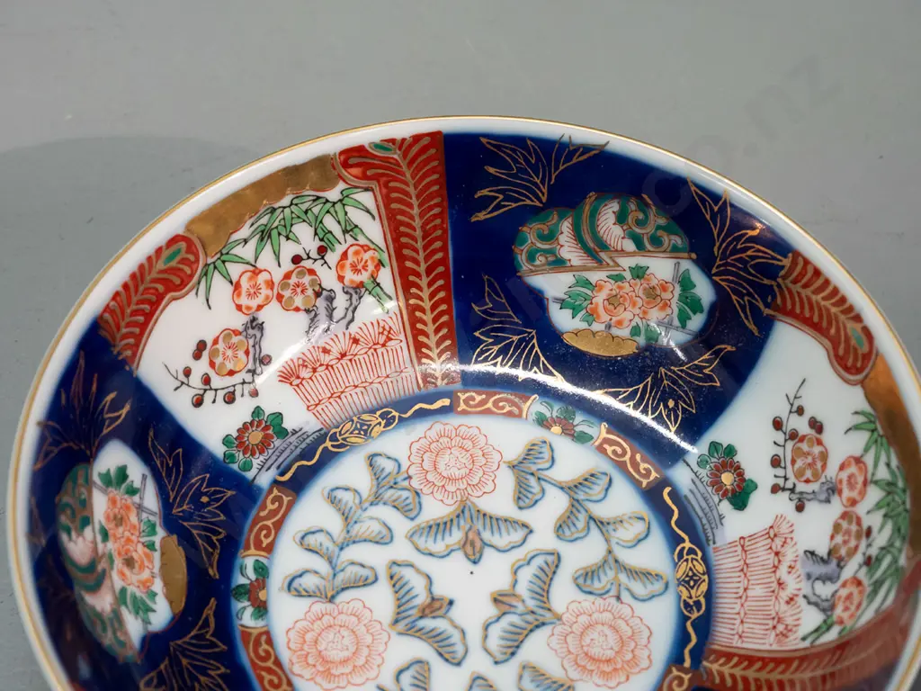 2 Imari pattern footed bowls, one slightly taller H-70 D-180 Image 1++