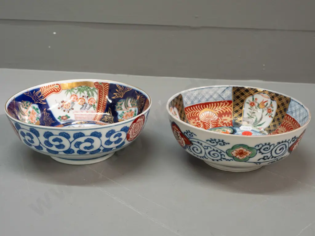 2 Imari pattern footed bowls, one slightly taller H-70 D-180 Image 1++