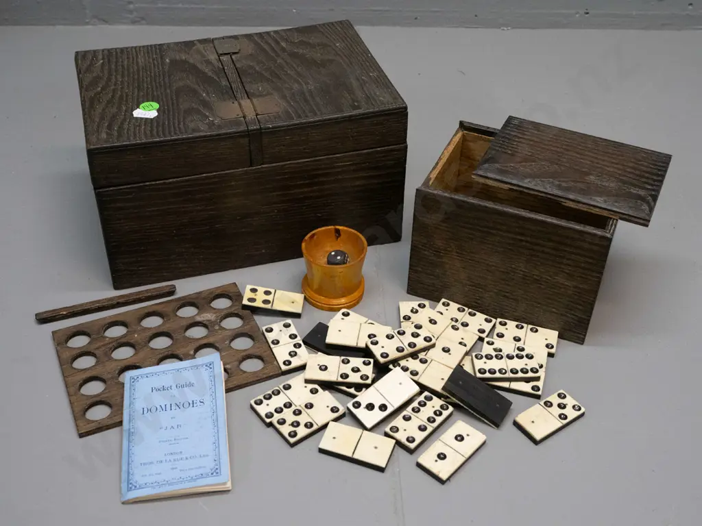 vintage oak box with lift-out inner box, containing vintage bone and ebony domino set and assorted round colour markers, Image 1++