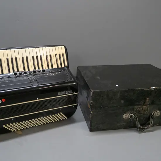 Settimio Soprani 120-base accordion with worn wooden case - accordion working but needs some work - some selector