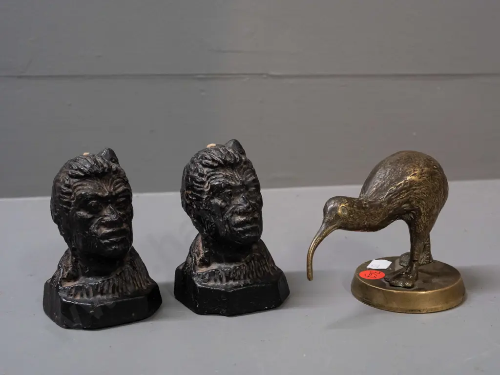 2 retro Maori chief wax candles and a brass kiwi figure H-80 L-110 - kiwi's beak is curved Image 1++