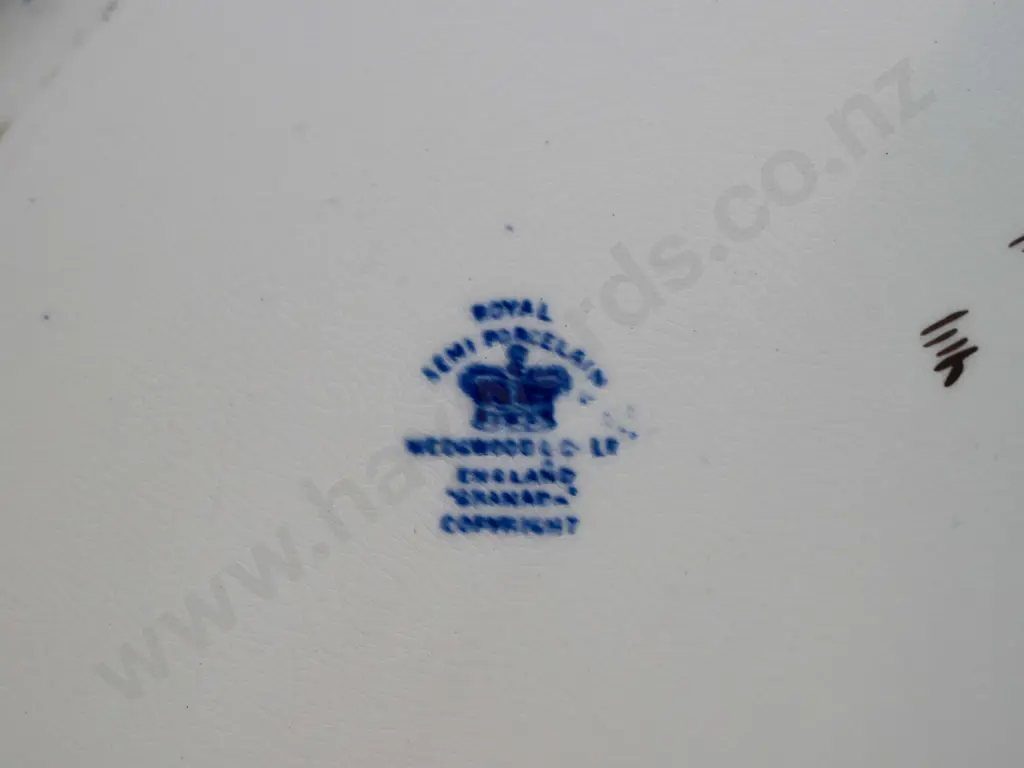 nouveau style Wedgwood blue and white ashett with gilded rim - some wear to gilt, crazing in centre  L-400 Image 1++