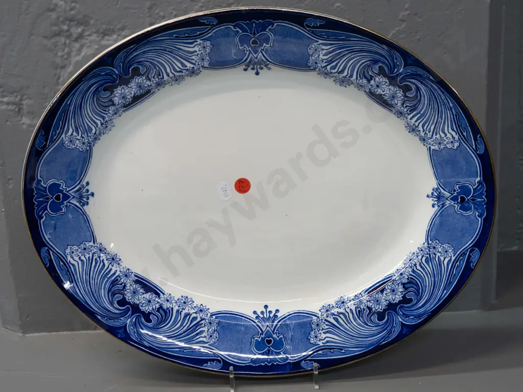 nouveau style Wedgwood blue and white ashett with gilded rim - some wear to gilt, crazing in centre  L-400 Image 1++