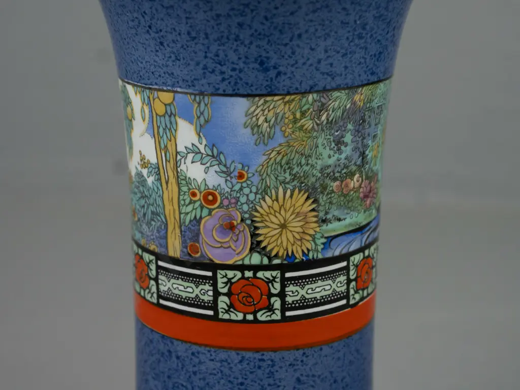 Vintage Royal Staffordshire hand-painted Oriental-themed vase H-200 [some scratches to glaze] Image 1++