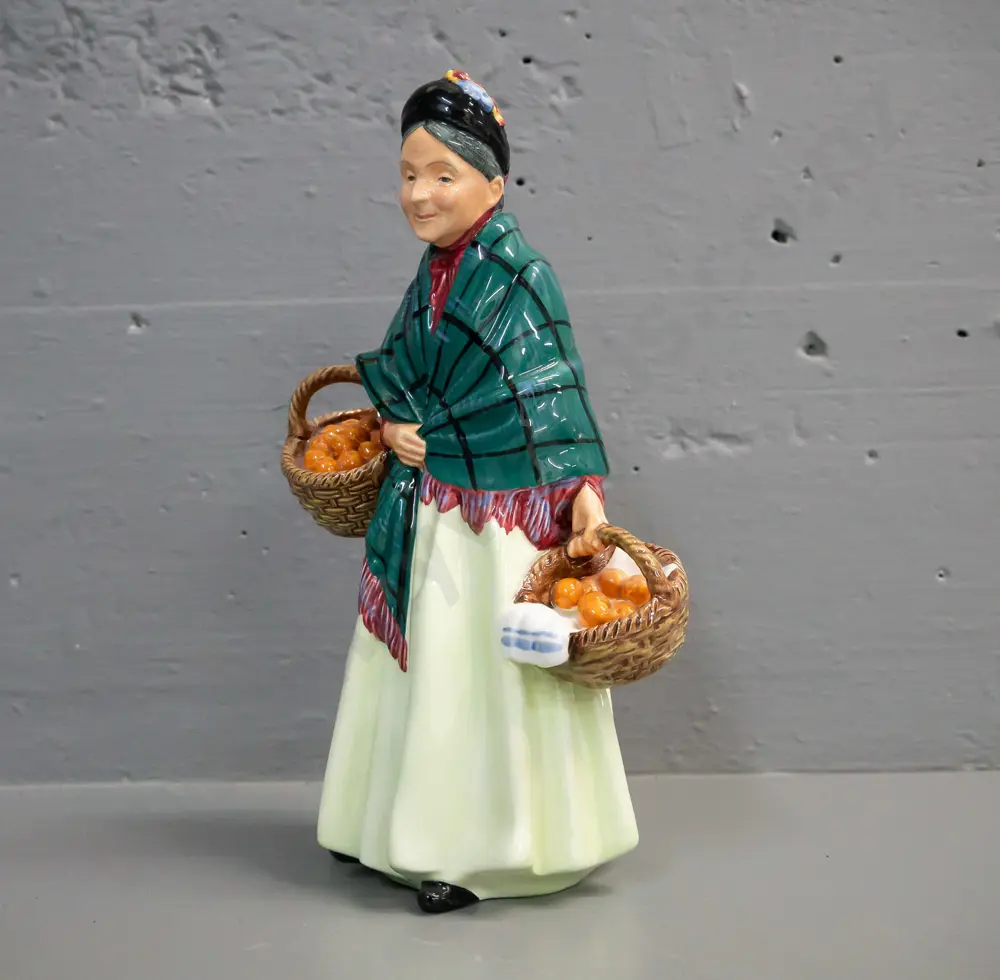 Royal Doulton 'The Orange Lady' figurine H-220 Image 1++