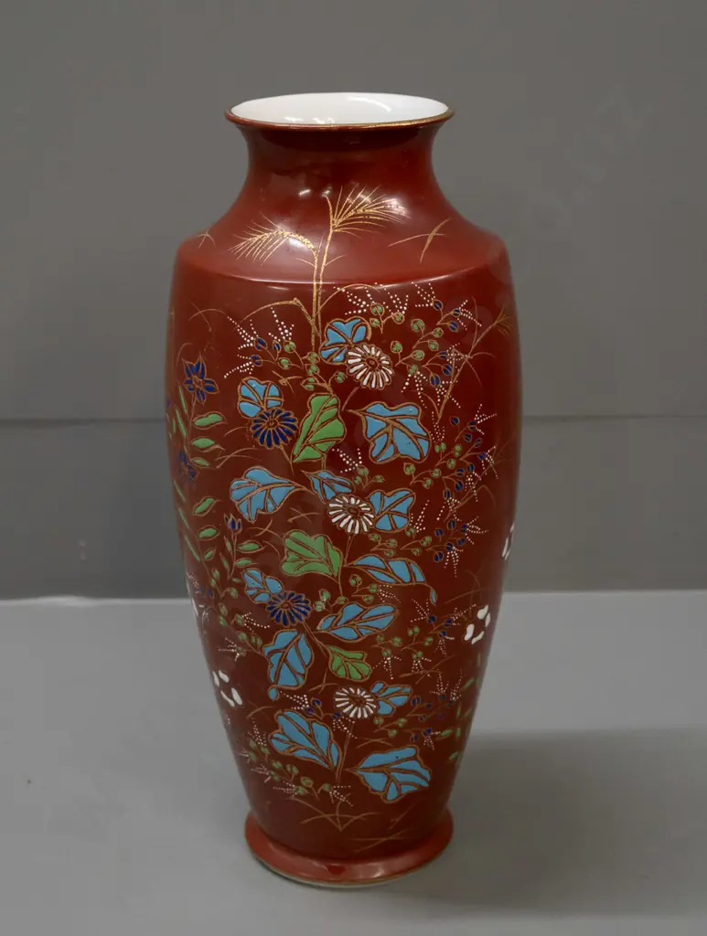 Japanese ceramic vase with raised enamel & gilt decoration - label on base Kutani Satsuma Co. Japan H-320 Image 1++
