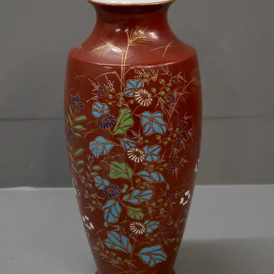 Japanese ceramic vase with raised enamel & gilt decoration - label on base Kutani Satsuma Co. Japan H-320