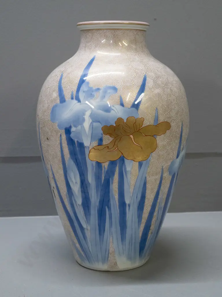 large (Japanese?) vase with irises and swirled gilt background pattern H-320 D-180 Image 1++