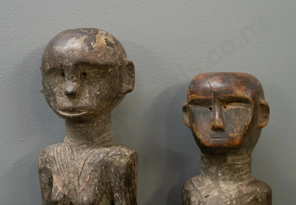 African pair of male and female carved wooden figures with fabric wrapping - Nyamwezi tribe, Tanzania - male figure has Image 1++
