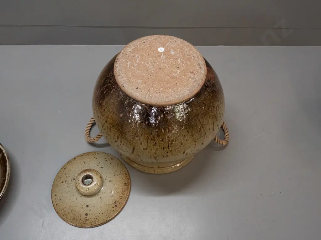 Lawrence Ewing New Zealand studio pottery very large lidded pot with rope handles H-400 D-400 Image 1++
