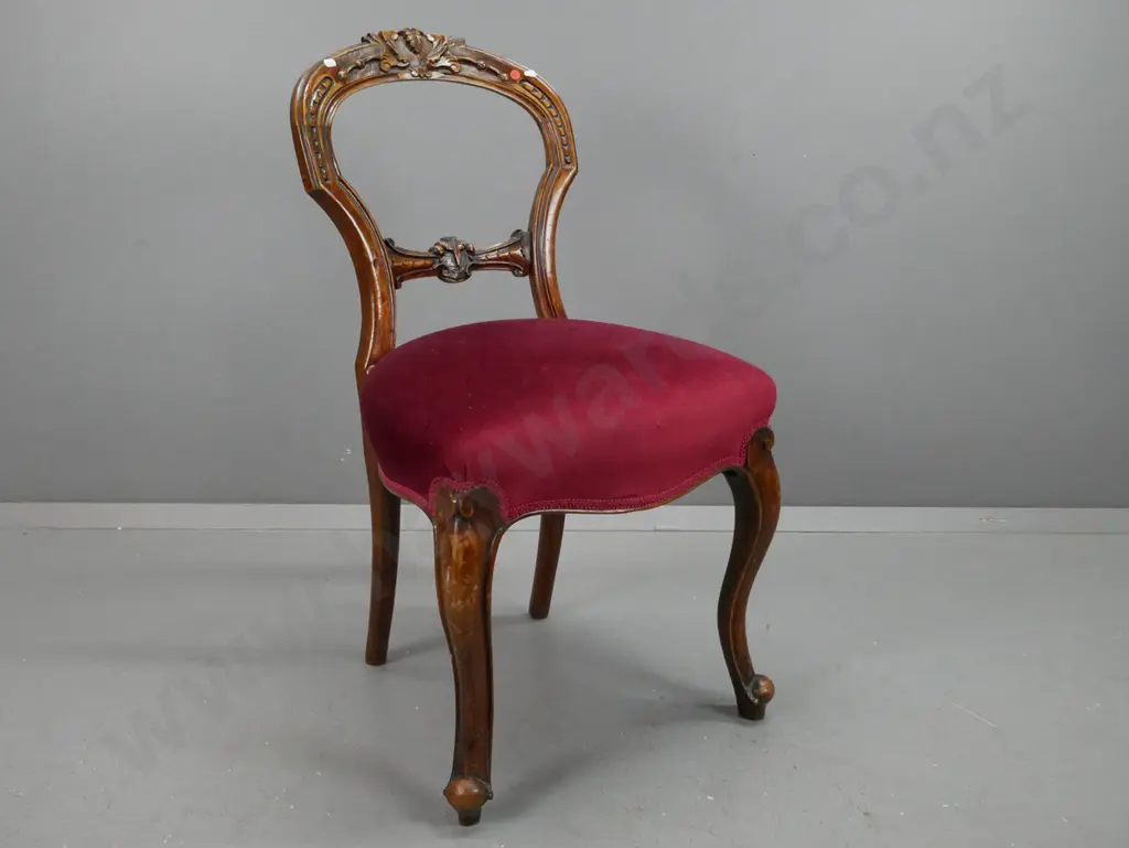 Victorian walnut side chair with carved back, sweeping cab. legs, red velvet upholstered seat H-880 W-470 D-380 Image 1++