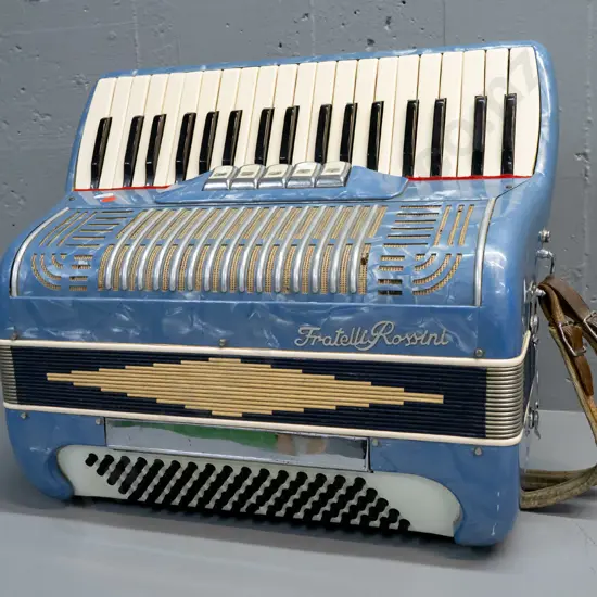 vintage Fratelli Rossini accordion - 80 bass size, plays well, switches a bit stiff, some corrosion to metal, wear to