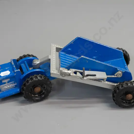 Fun Ho tipping road scraper with black plastic wheels. Some wear to paint, corrosion to wheel axle caps and spring L-290