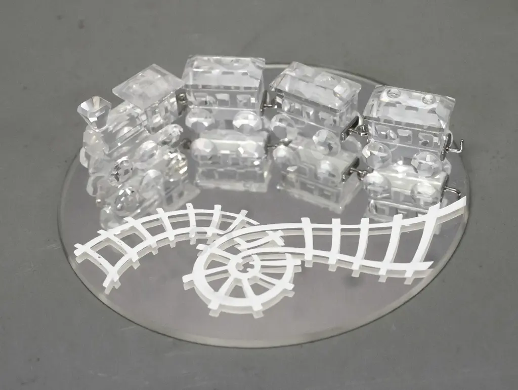 Swarovski crystal miniature train set of 4 pieces on mirrored display platform, with original box - mirror D-85 Image 1++