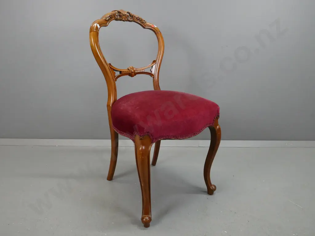 Victorian walnut side chair with carved back, sweeping cab. legs, red velvet upholstered seat  - some wear to fabric, Image 1++