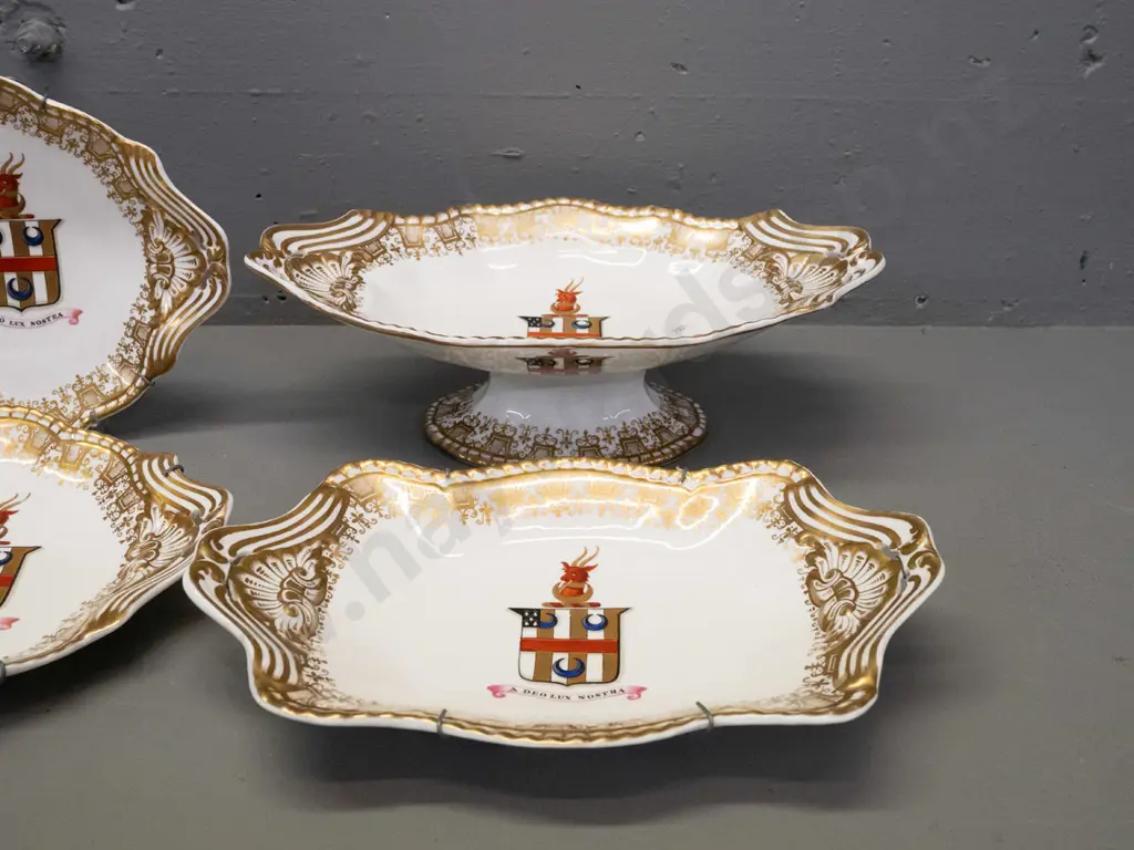 4 pieces of armorial china with hand painted motto and crest, footed oval comport, 2 single- handled dishes and 1 double Image 1++