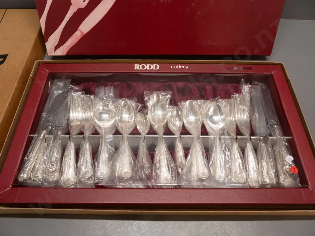 boxed Rodd Grosvenor King's pattern plated cutlery set with outer shipping box - looks unused Image 1++