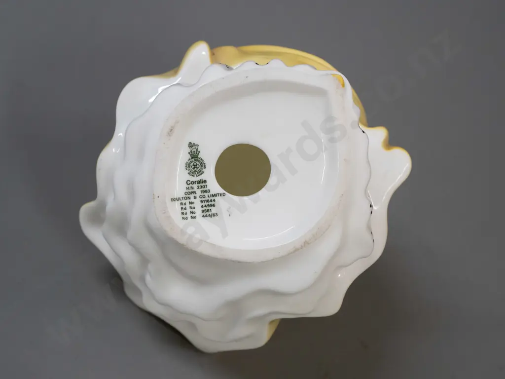Royal Doulton "Coralie" figurine H-190 Image 1++