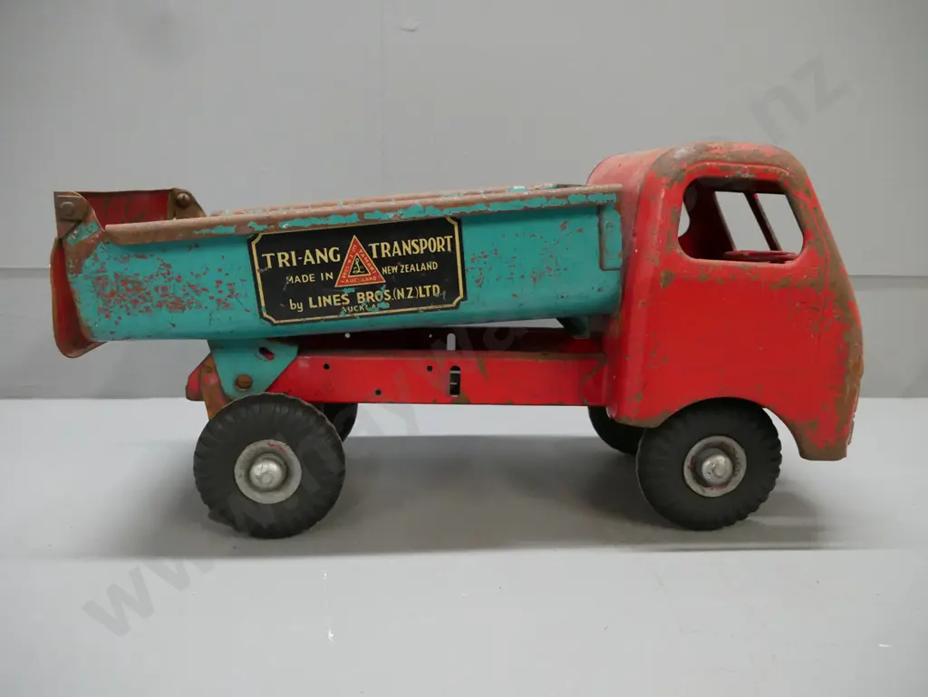 Tri-Ang Dump Truck H-190 L-380 [rolls OK; damage to back; corrosion, abrasions & pitting; significant rust] Image 1++