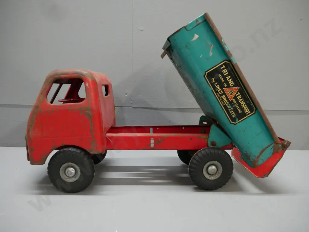 Tri-Ang Dump Truck H-190 L-380 [rolls OK; damage to back; corrosion, abrasions & pitting; significant rust] Image 1++