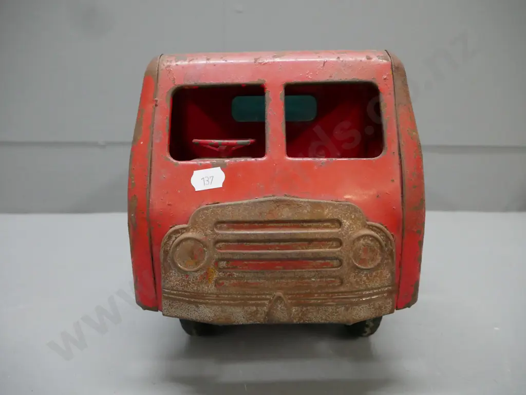Tri-Ang Dump Truck H-190 L-380 [rolls OK; damage to back; corrosion, abrasions & pitting; significant rust] Image 1++