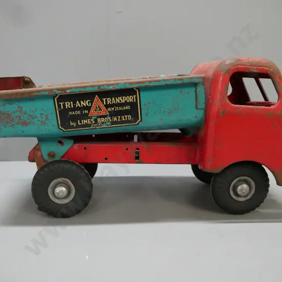 Tri-Ang Dump Truck H-190 L-380 [rolls OK; damage to back; corrosion, abrasions & pitting; significant rust]