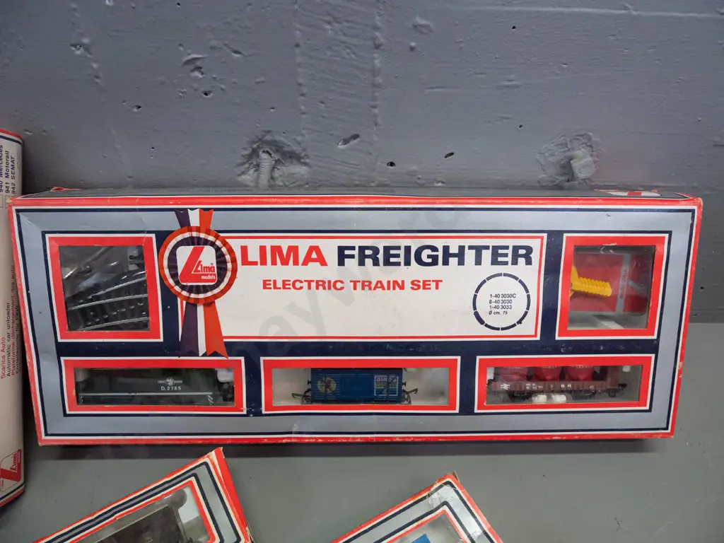 Lima HO scale railway items - Freighter electric train set, automatic car unloader, other carriages and track pieces Image 1++