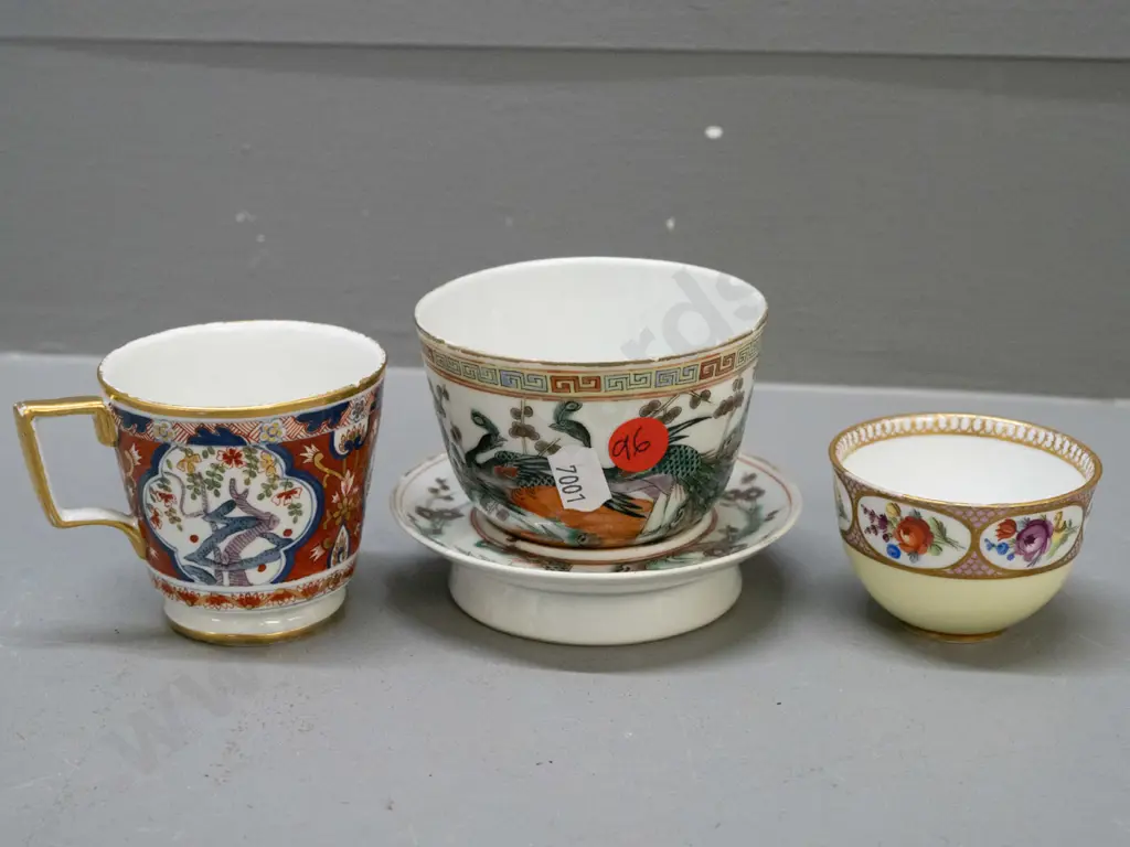 5 pieces vintage china - Coalbrookdale fluted bowl with hand written 1780 label, signed Royal Crown Derby pin dish, Image 1++
