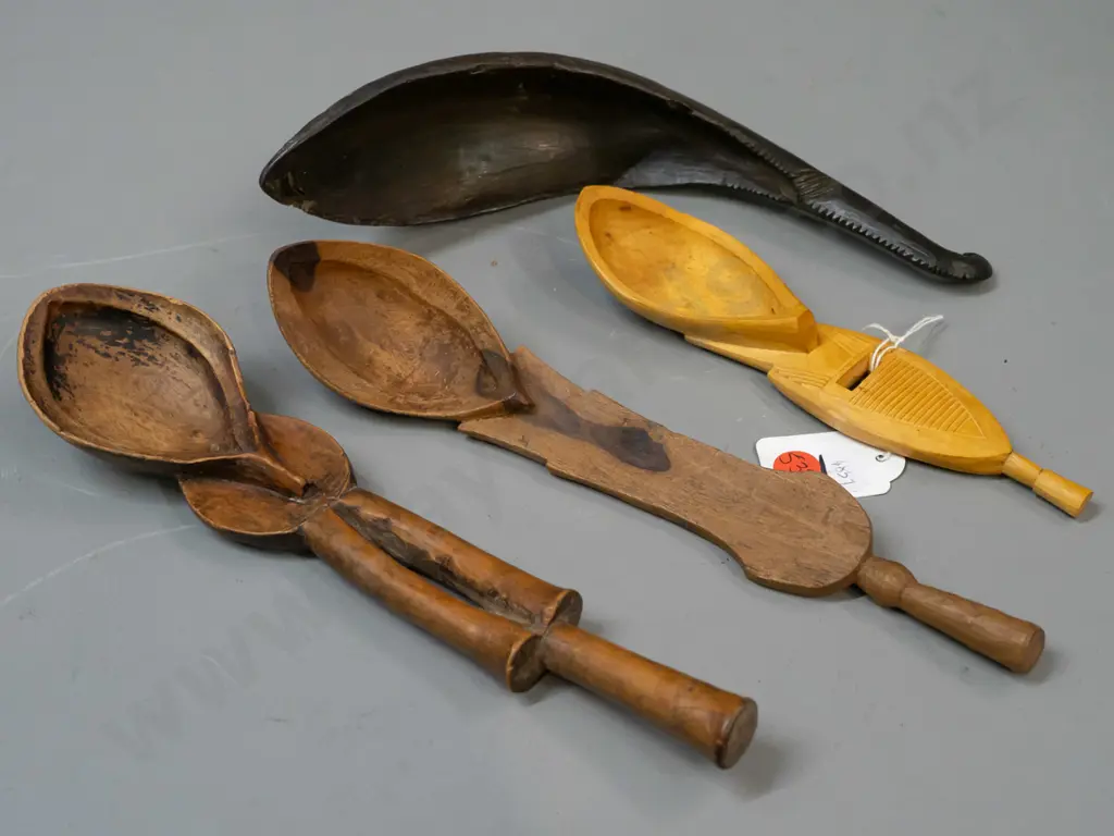 4 African spoons - 3 carved wood from Somalia, one made from horn, unknown origin , longest is L-250 Image 1++