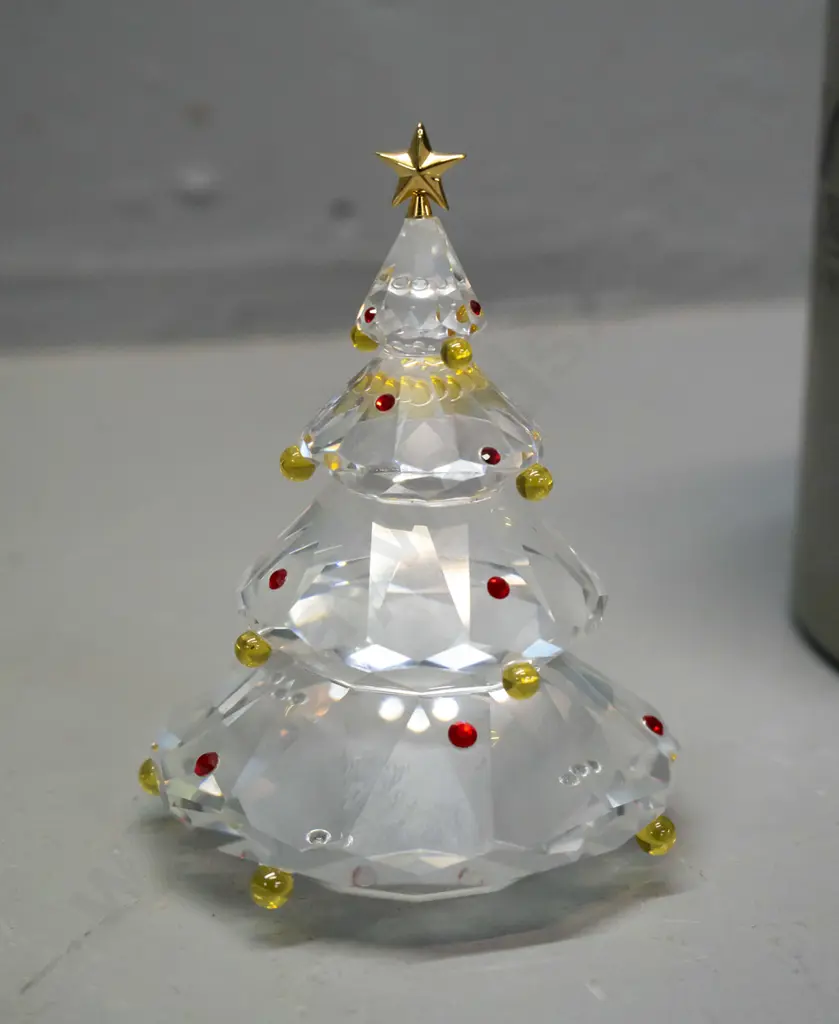 Swarovski crystal Christmas tree with red and gold decoration H-85,  in original box. Image 1++