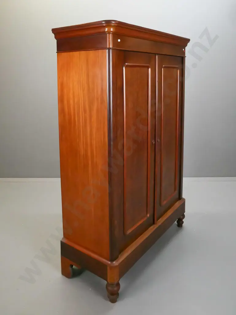 circa 1880s French mahogany 2-door linen / clothes press with figured mahogany panelled doors, 2 adjustable shelves and Image 1++