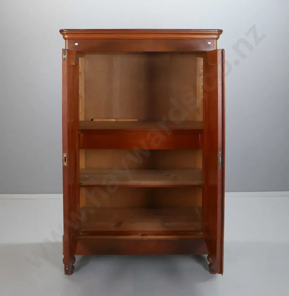 circa 1880s French mahogany 2-door linen / clothes press with figured mahogany panelled doors, 2 adjustable shelves and Image 1++