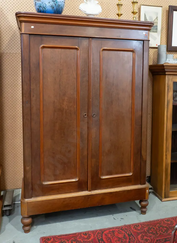 circa 1880s French mahogany 2-door linen / clothes press with figured mahogany panelled doors, 2 adjustable shelves and Image 1++