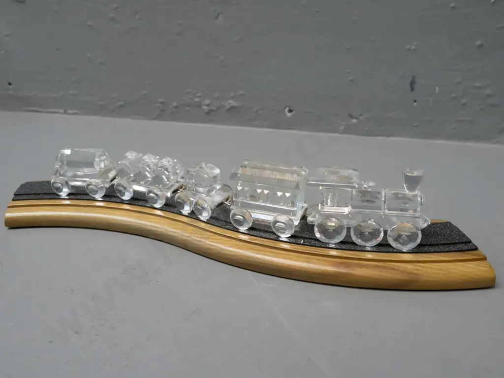 Swarovski crystal train set of 5 pieces with original boxes and display track - locomotive H-40, track is L-270 Image 1++