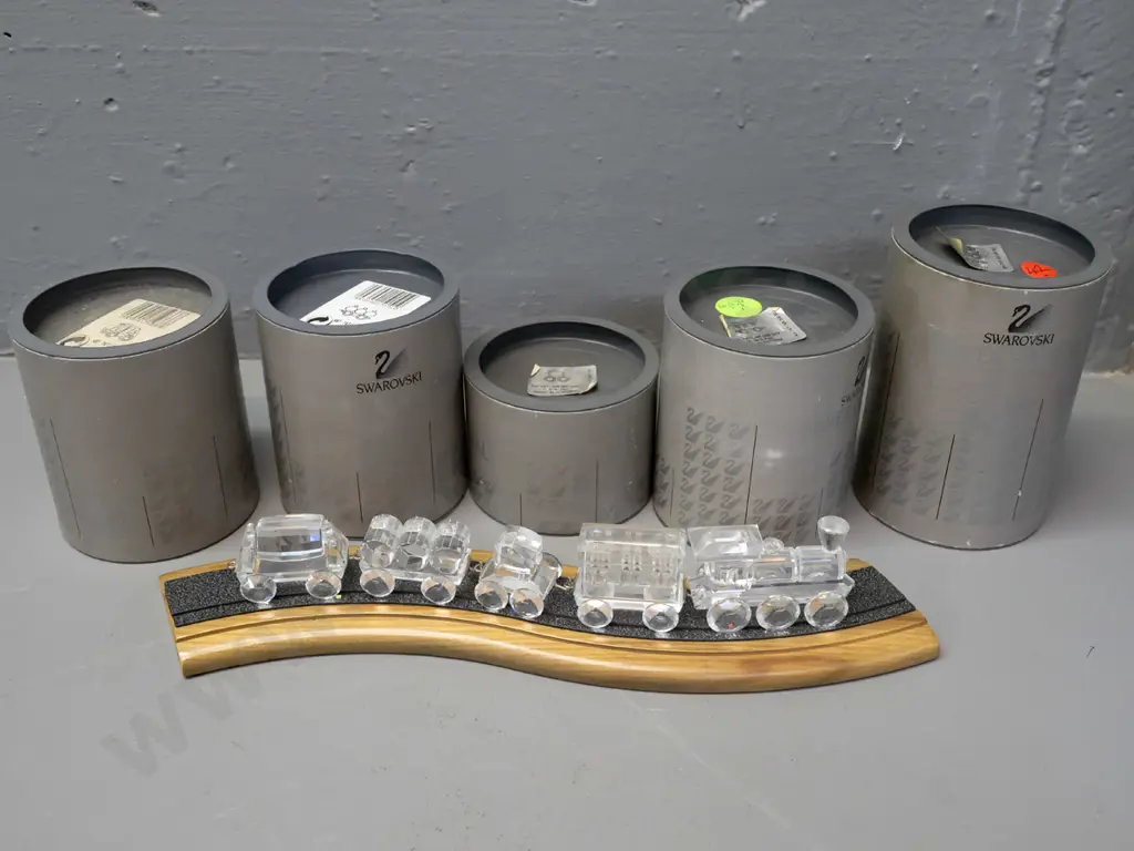 Swarovski crystal train set of 5 pieces with original boxes and display track - locomotive H-40, track is L-270 Image 1++