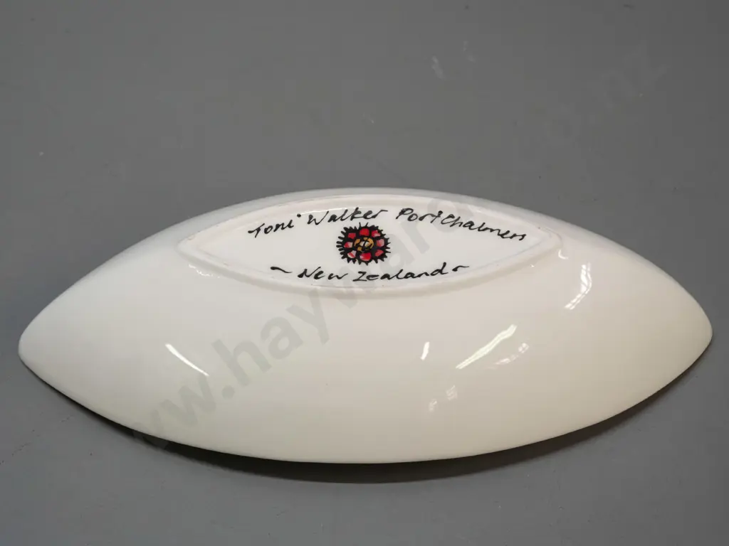 Toni Walker Port Chalmers studio pottery elongated leaf-shaped dish with kereru motifs H-75 L-350 Image 1++