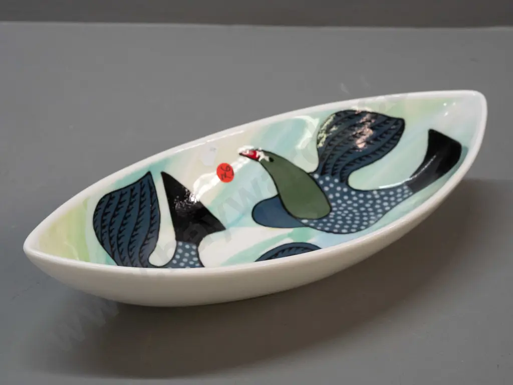 Toni Walker Port Chalmers studio pottery elongated leaf-shaped dish with kereru motifs H-75 L-350 Image 1++
