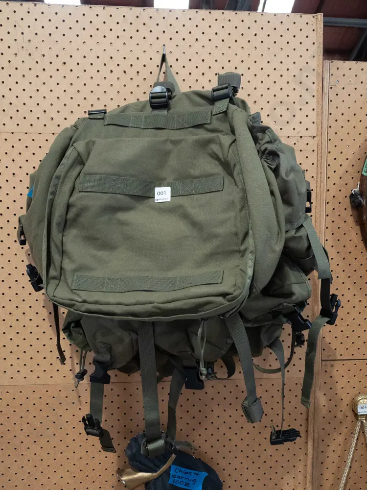 as-new green military style backpack Image 1++