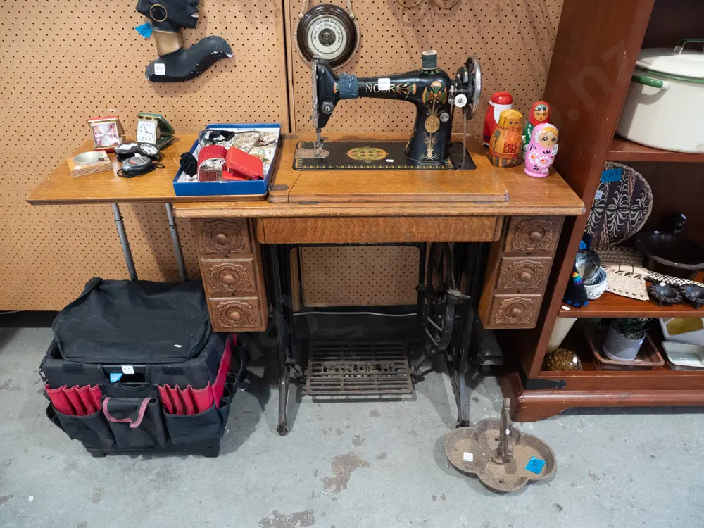 Singer treadle sewing machine - original belts, good condition for age Image 1++