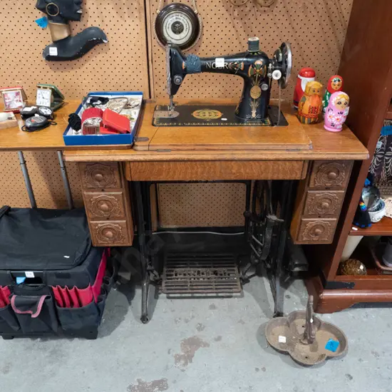 Singer treadle sewing machine - original belts, good condition for age
