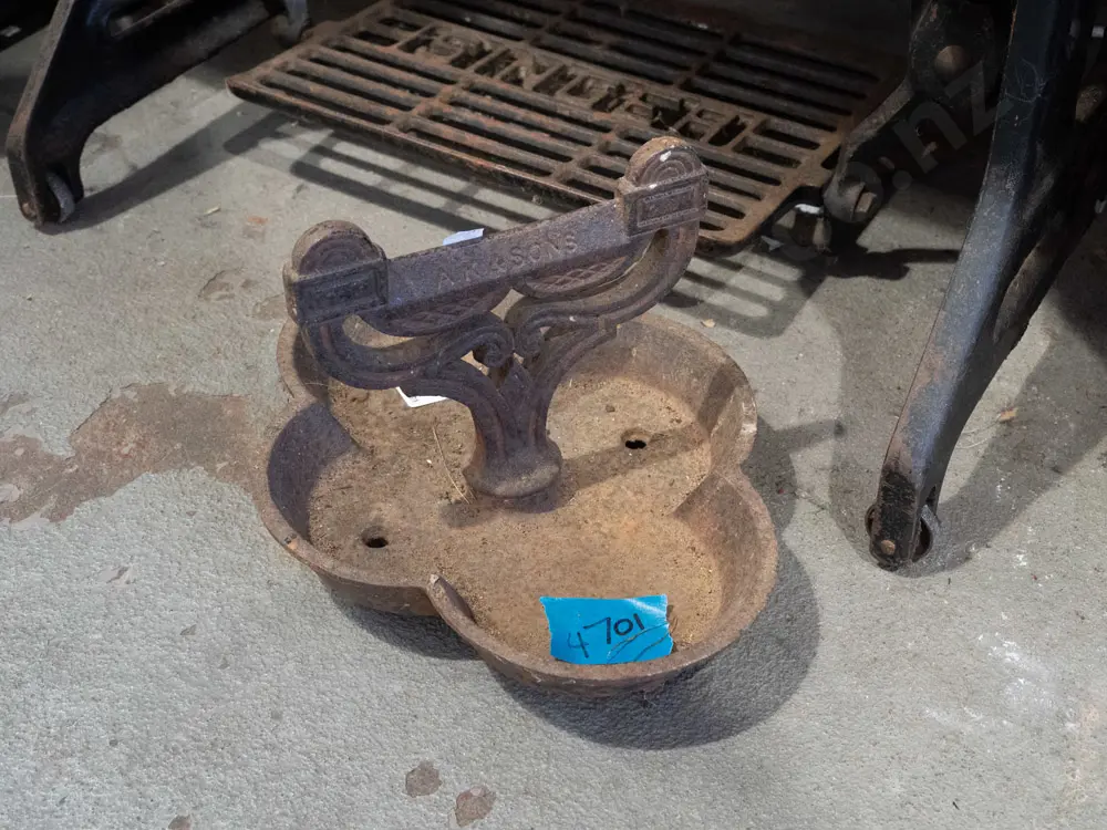AK & Sons cast iron boot scraper Image 1++
