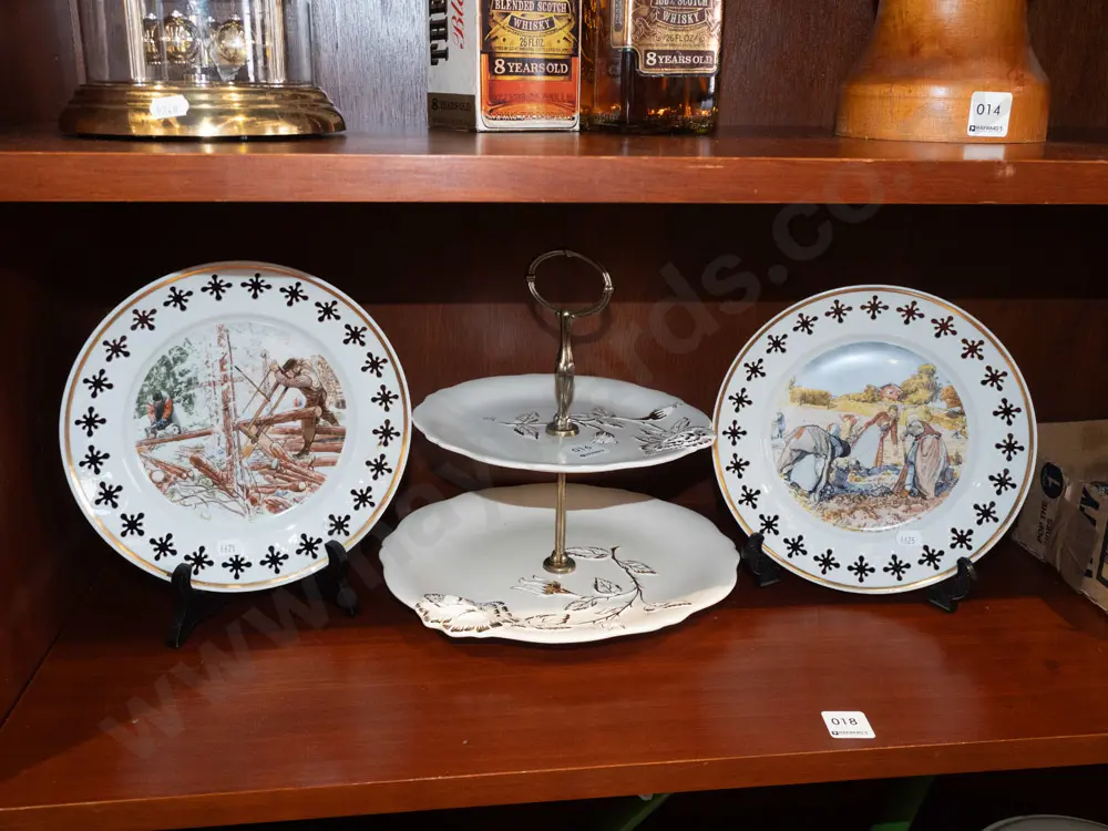 2-tier cake plate and 2 Royal Copehnagen cabinet plates Image 1++