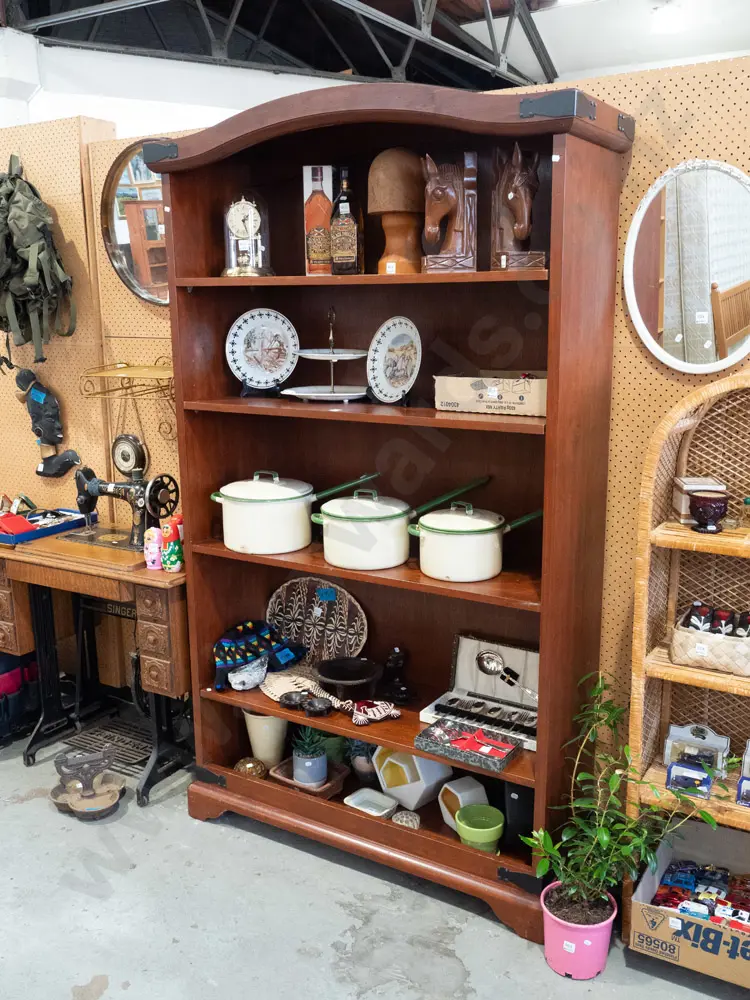 solid pine adjustable bookcase with arch top and metal brackets H-1960 W-1140 Image 1++