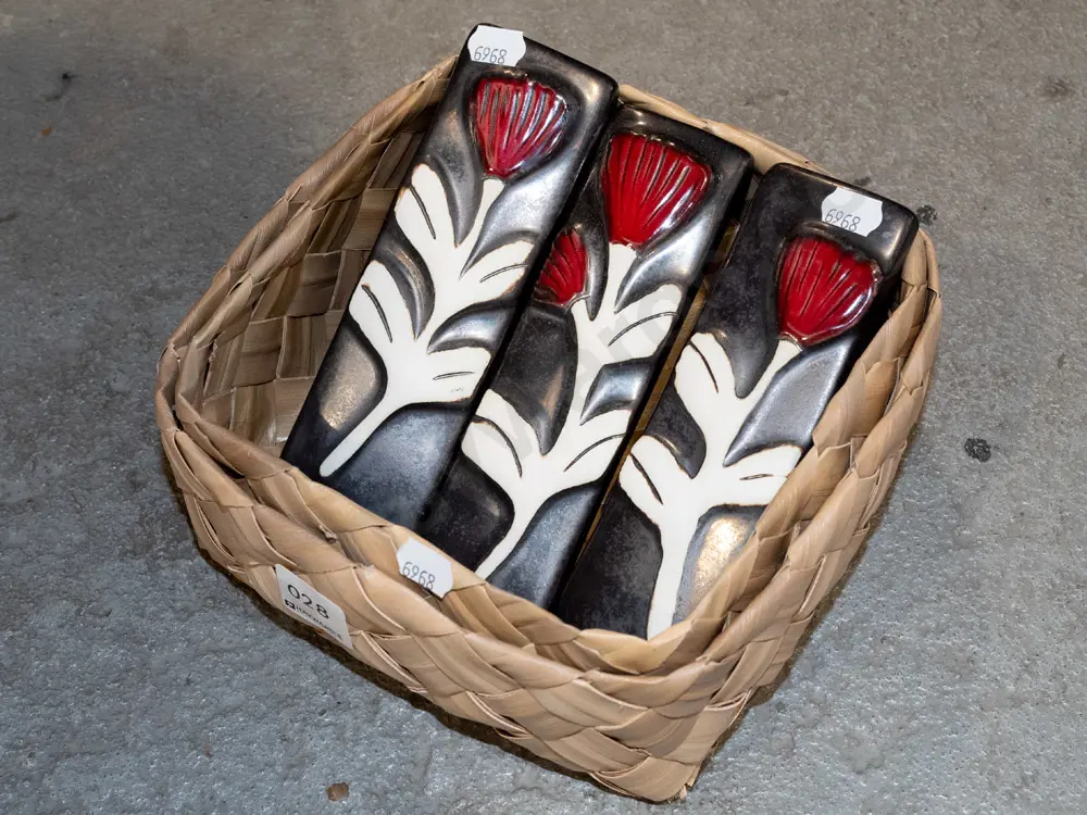 3 pohutukawa tiles in a woven flax 2-piece box Image 1++