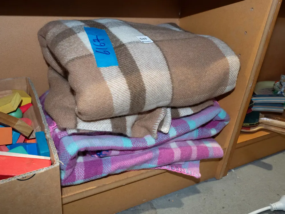 2 checked woollen blankets Image 1++