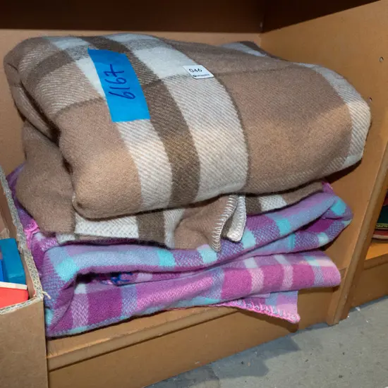 2 checked woollen blankets