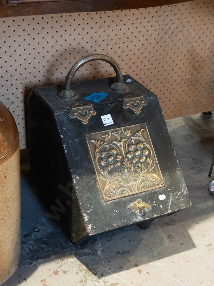 metal and brass coal bin Image 1++