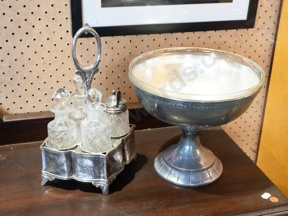 2x silver plated items; - condiment set (chips), comport with glass liner Image 1++